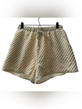 NWT Gilli Cream Textured Shorts